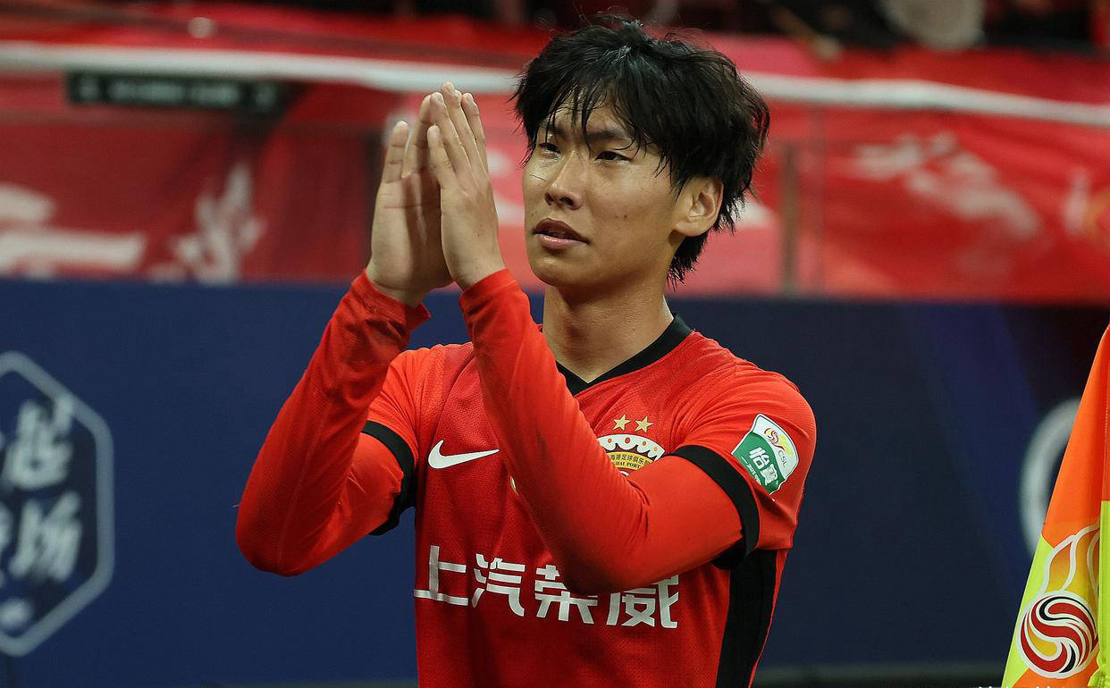 关于大奖赛最新形势：广州队高居榜首，上海海港强势追赶，冠军归属成迷的信息